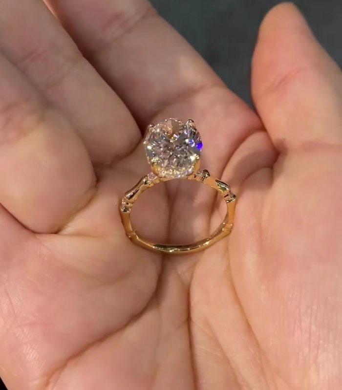 Crown Oval-Cut, Lab-Grown Diamond Ring, D Color, VS1 Clarity